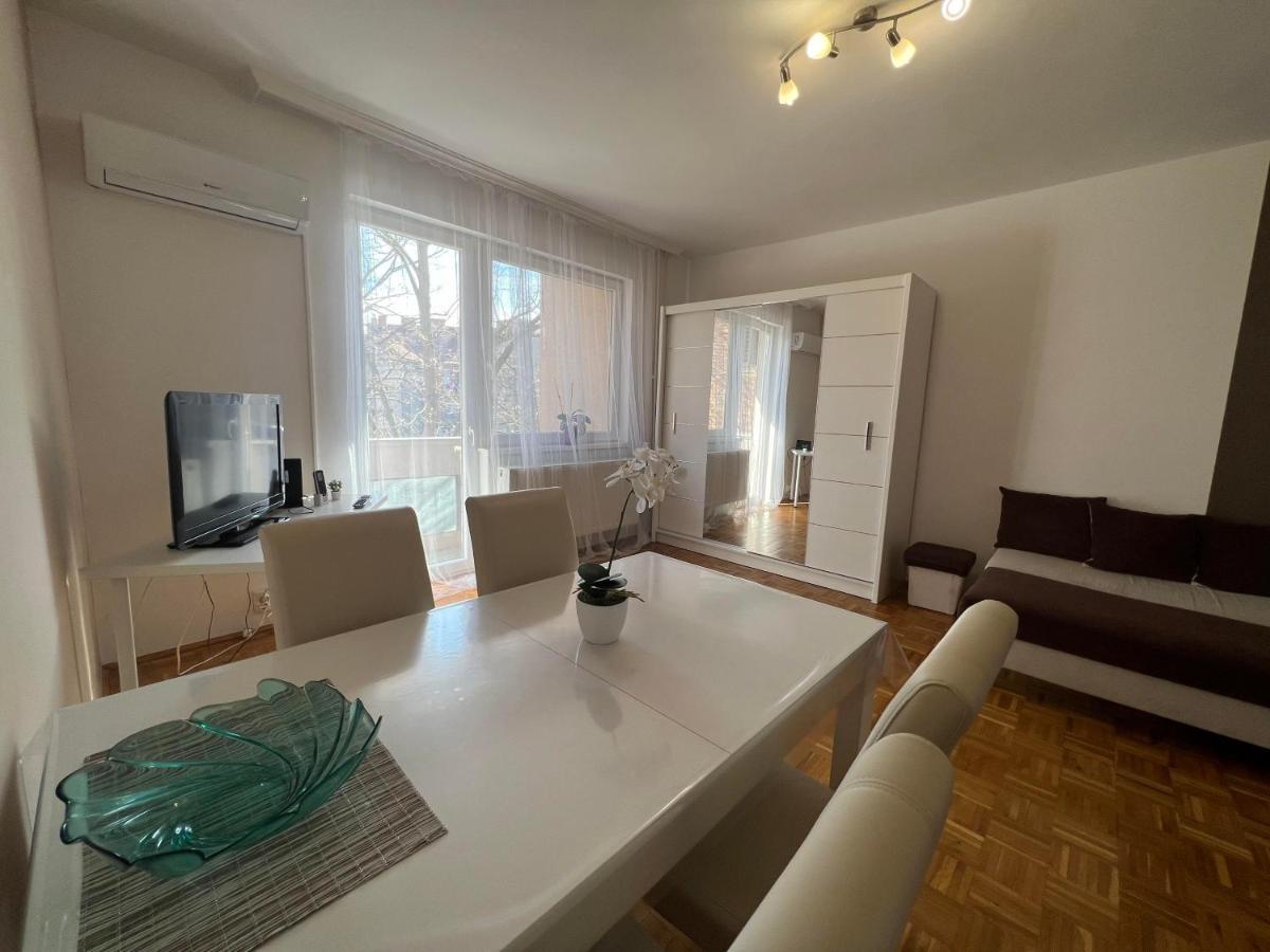 Centrum Szeged Apartman Екстер'єр фото